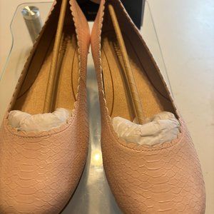 VIONIC NWT in box, 9.5W, Rose These are highly desirable VIONIC flats.  Julieta